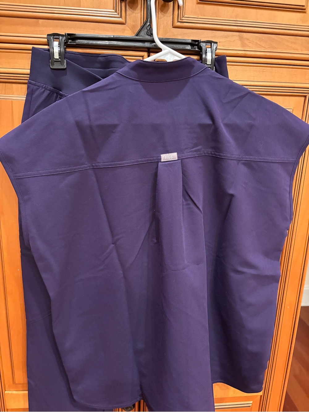FIGS woman’s scrubs new with tags Deep Plum - Picture 4 of 8